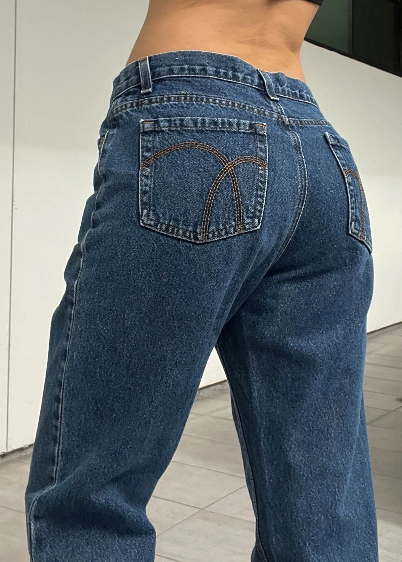 Classic Dark Wash Jeans (M)