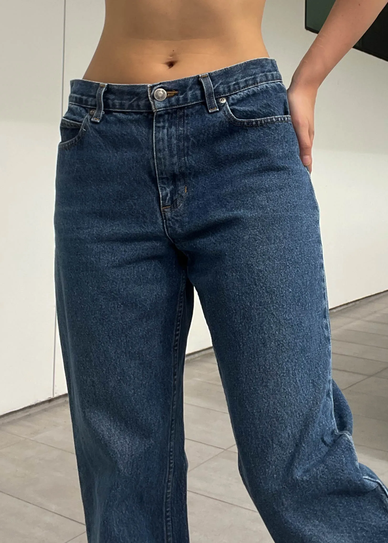 Classic Dark Wash Jeans (M)